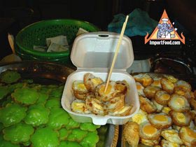 Thai Street Vendor Offers Quail Eggs Fried in Khanom Krok, 'Khai Nok Kra-Ta'