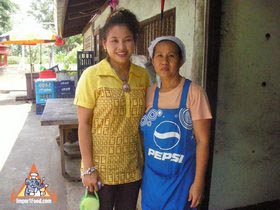 Thai Sidewalk Vendors: Kanchanaburi Open-Air Restauarant: Prik Keang - Miss Jaesong