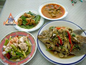 Thai Sidewalk Vendors: Kanchanaburi Open-Air Restauarant: Prik Keang