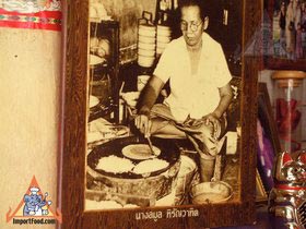 Bangkok Sidewalk Vendor Offers Khanom Buang, 'Khanom Buang Phraeng Nara' - Cooking for King Rama IV 100 years ago