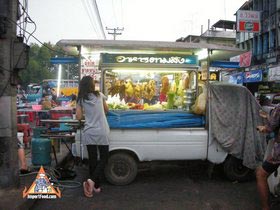Thai Street Vendors: Mini Truck Kitchen Prepares 'Anything You Like'