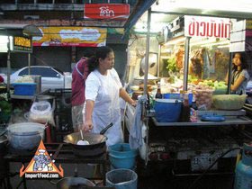Thai Street Vendors: Mini Truck Kitchen Prepares 'Anything You Like'