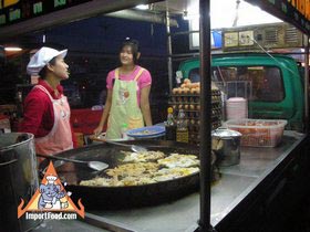Thai Street Vendors: Mini Truck Kitchen Prepares 'Anything You Like'