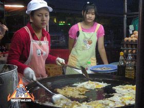 Thai Street Vendors: Mini Truck Kitchen Prepares 'Anything You Like'