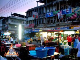 Thai Street Vendors: Mini Truck Kitchen Prepares 'Anything You Like'