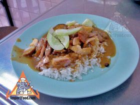 Bangkok Vendor Offers BBQ Red Pork in Gravy
