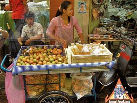 Thai Street Vendor Prepares Fresh Tangerine Juice, 'Nam Som'