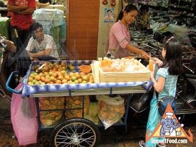 Thai Street Vendor Prepares Fresh Tangerine Juice, 'Nam Som' - Service with a smile