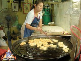 Bangkok Sidewalk Vendor Offers Thai Donuts, 'Pa Tong Ko'