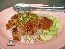 Bangkok Sidewalk Vendor Udom Pochana Offers Beef Stew Over Rice and Curry Rice - Beef stew over rice