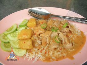Bangkok Sidewalk Vendor Udom Pochana Offers Beef Stew Over Rice and Curry Rice - Khao Karee Moo (yellow curry pork)