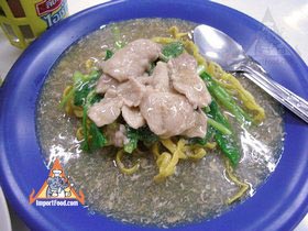 Bangkok Sidewalk Vendor At Soi Thong Lor Offers Radna - Radna Mee Krob