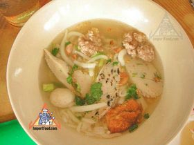 Bangkok Sidewalk Vendor Saew Offers Homemade Meatball Noodle Soup - Signature Meatball Soup from Saew