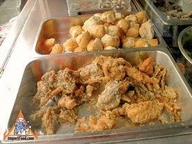 Bangkok Sidewalk Vendor Offers Pig Brain Soup, 'Samong Moo' - Crispy fried fish skin
