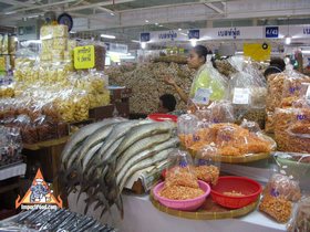 Entertaining Tour of Or Tor Kor Market - Seafood Vendor