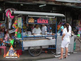 Street Vendor Video: Pad Thai