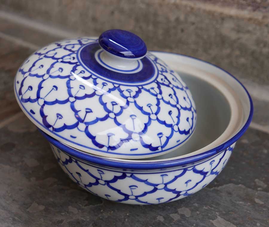 https://importfood.com/images/7-in-ceramic-bowl-openlid-large.jpg