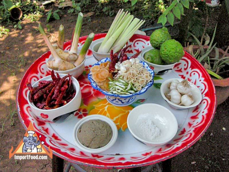 How Thai Curry Paste is Made: Our Step-by-Step Photo/Video Recipe