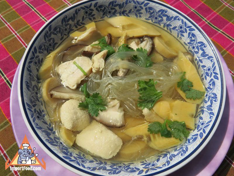 Thai Chicken Soup, 'Kaeng Djuut Wunsen Gai'