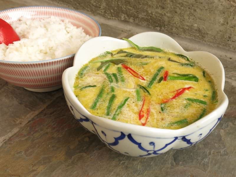 Thai Green Curry Chicken - Mae Pranom