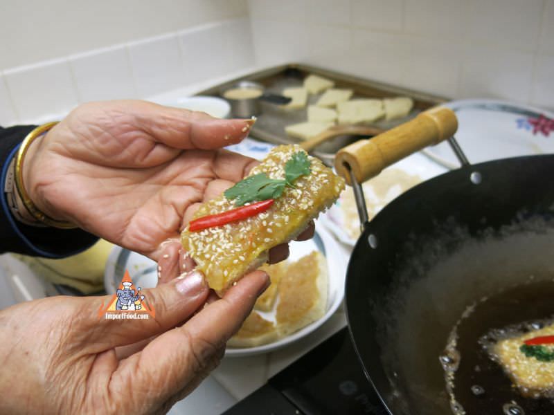 Thai-Style Toast, 'Khanom Bung Na Goong Roy Nga'