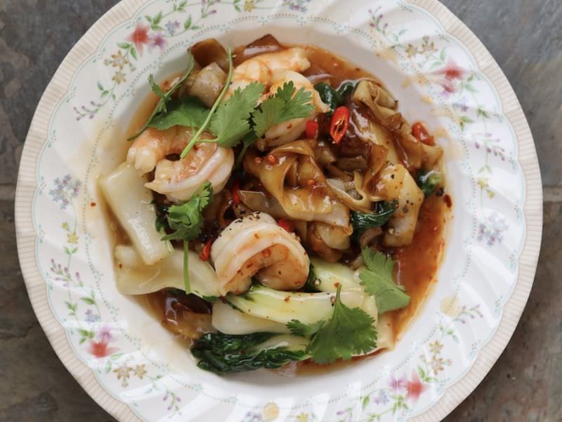 Thai Wide Noodles In Thick Spicy Sauce, Ladna