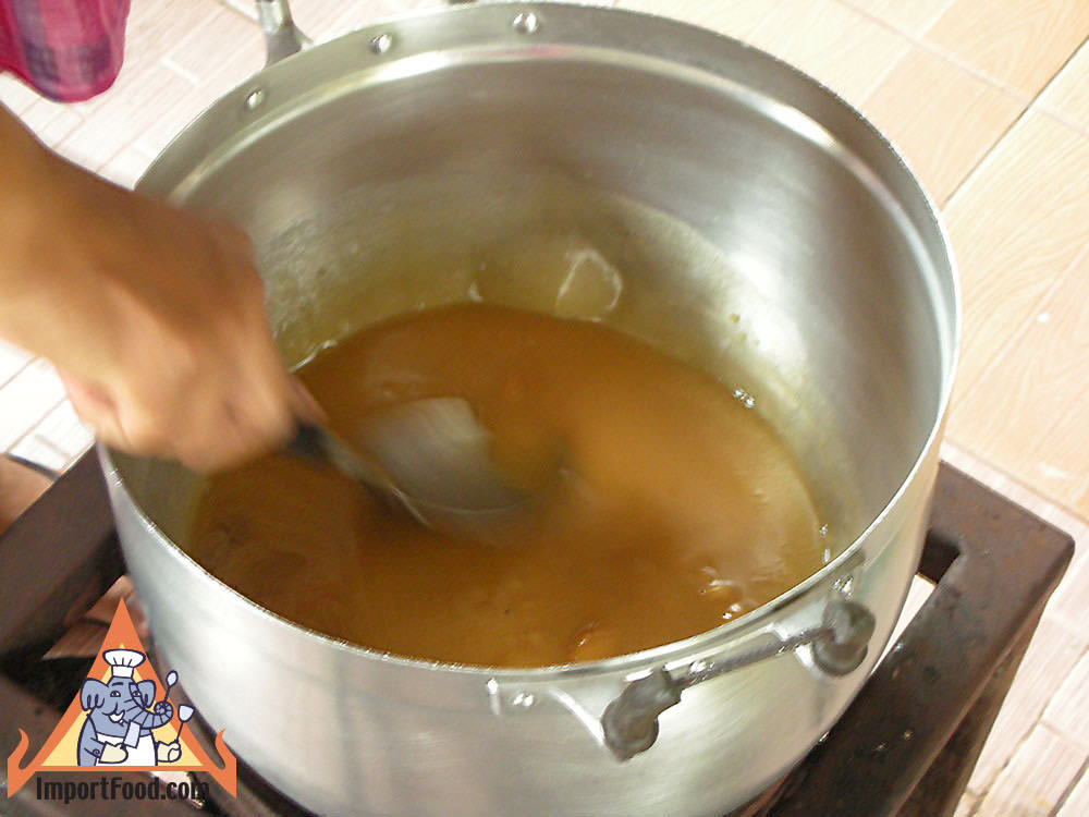 Stirring palm sugar and jasmine water for the topping
