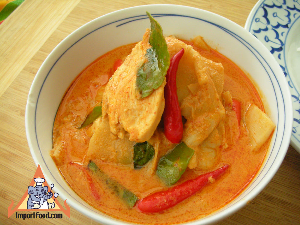 Red curry chicken with bamboo shoot