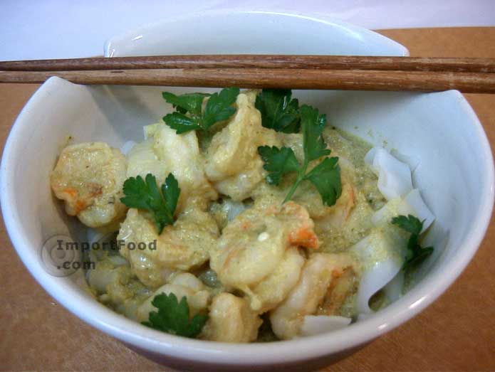 Green curry shrimp with noodles