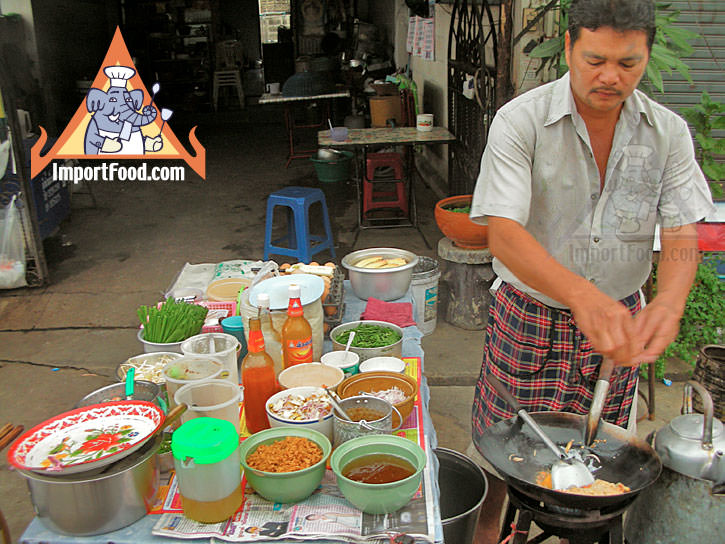 https://importfood.com/images/vendors/stir-fried-noodles-pad-thai/pad_thai_bbt5l.jpg