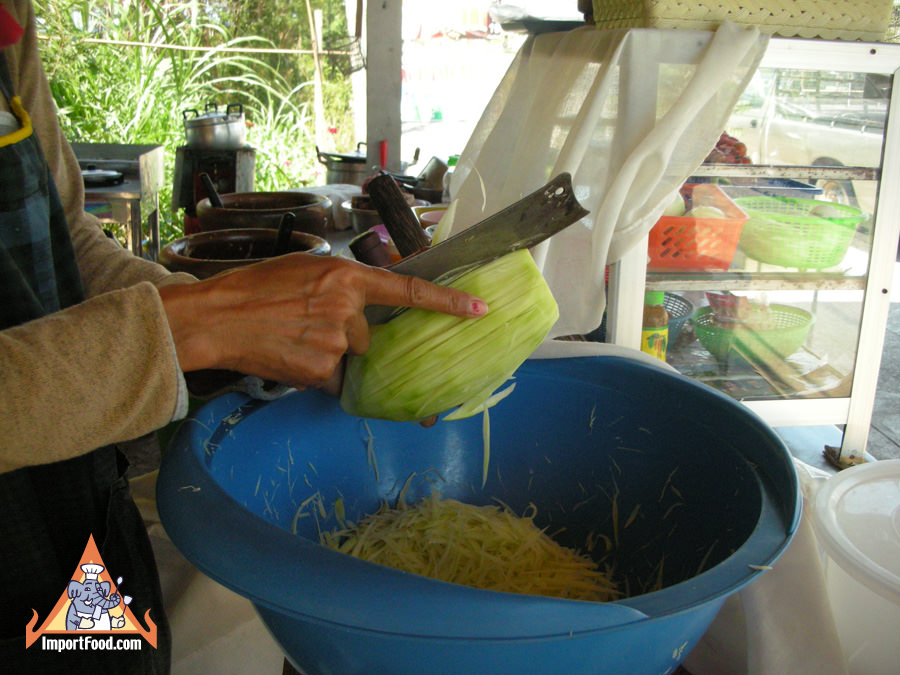 How to Shred Papaya – Hungry in Thailand