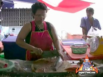 Market Fish Vendor: Preparing Pla Chon