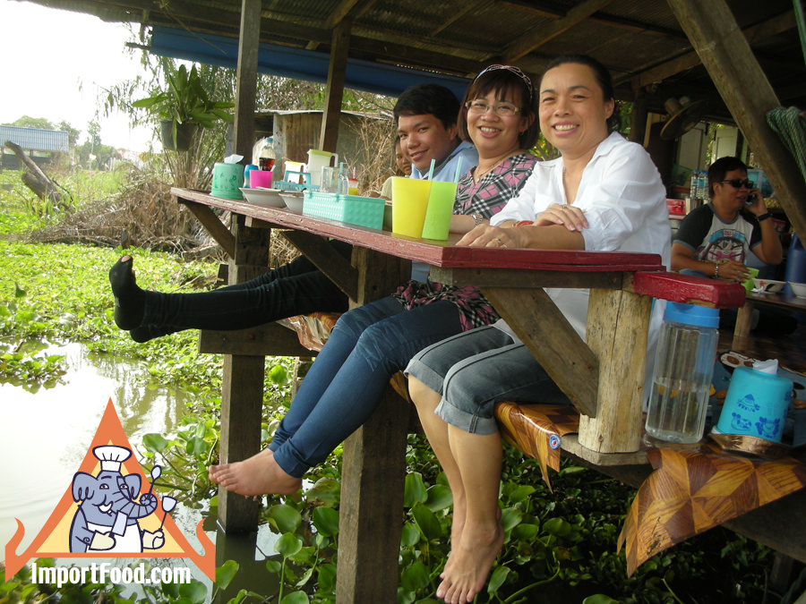 Maha Sawat Canal Restaurant - Hang Your Legs