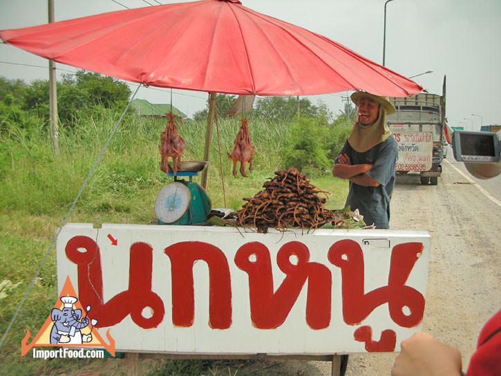 Thai Highway Vendor Sells Rice-Field Rats, Frogs, Chickens and Snakes