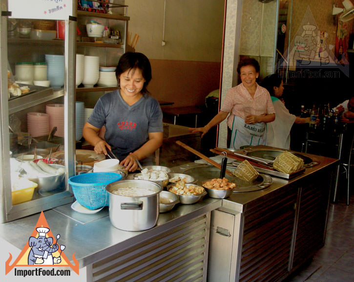 Bangkok Vendor Offers Homemade Meatball Soup Noodles