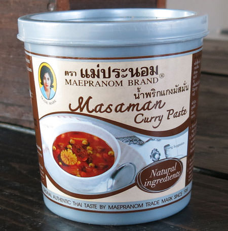 https://importfood.com/media/zoo/images/mae-pranom-masaman-curry-paste_17c9fc35a36b3348006ffadeb5063d9f.jpg