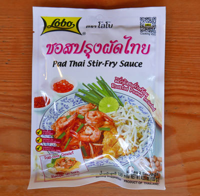 Lobo Pad Thai Sauce & Peanuts, 4 oz pack
