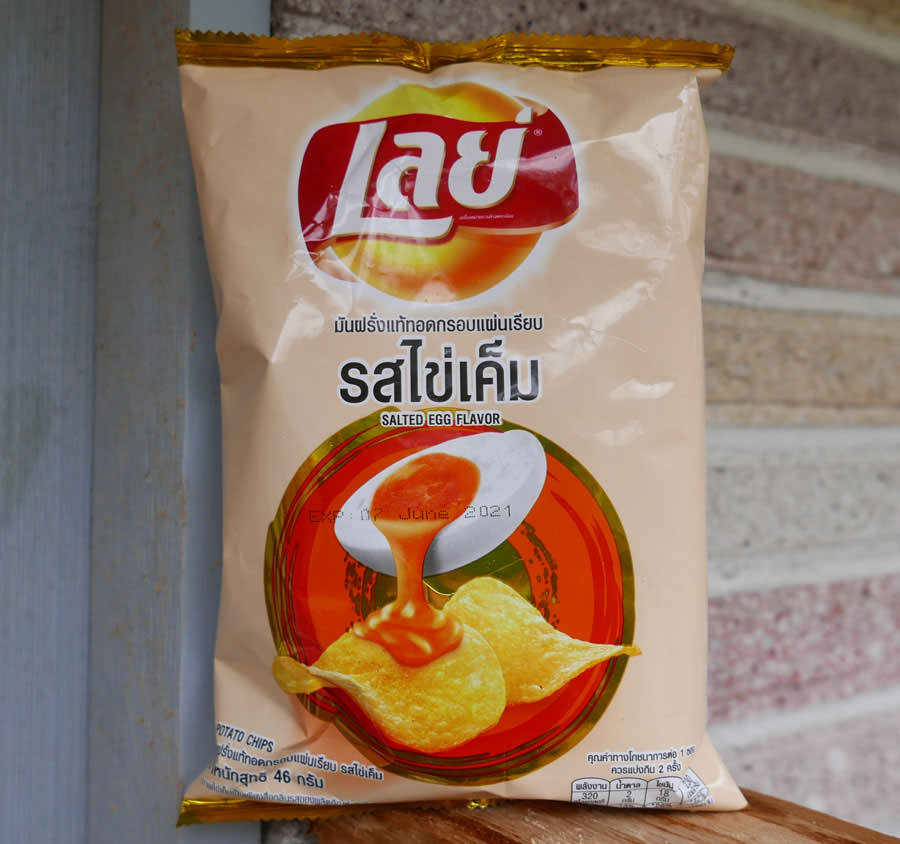 Thai Lays Potato Chips, Salted Egg Flavor, 46 gram - ImportFood